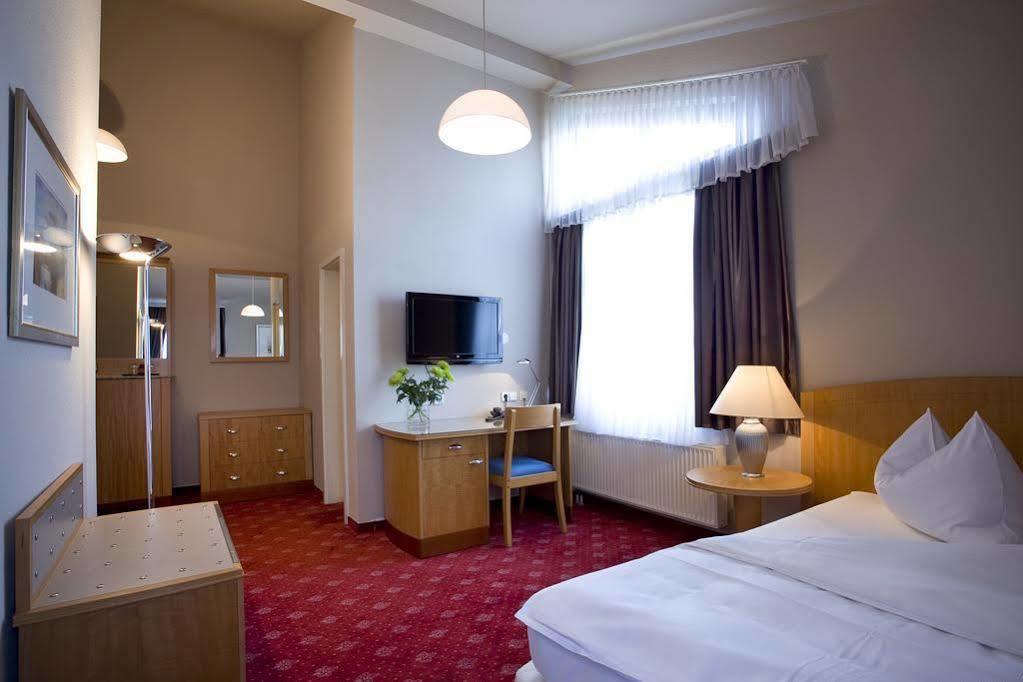 Hotel Das Kleine Ritz Фелльбах Экстерьер фото
